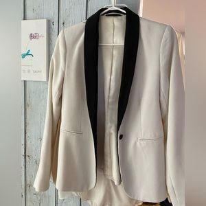 Dorothy Perkins white blazer with black lapel and black button